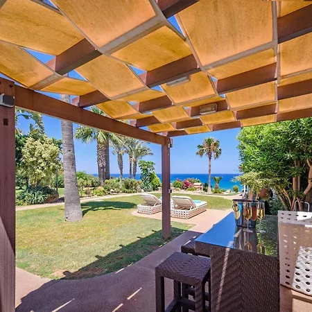 Lydias Beach House Vilă *